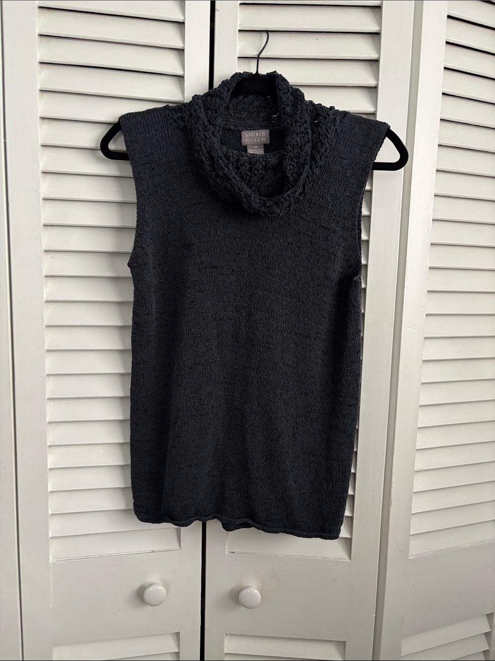 Sleeveless Cowl Neck Sweater - M